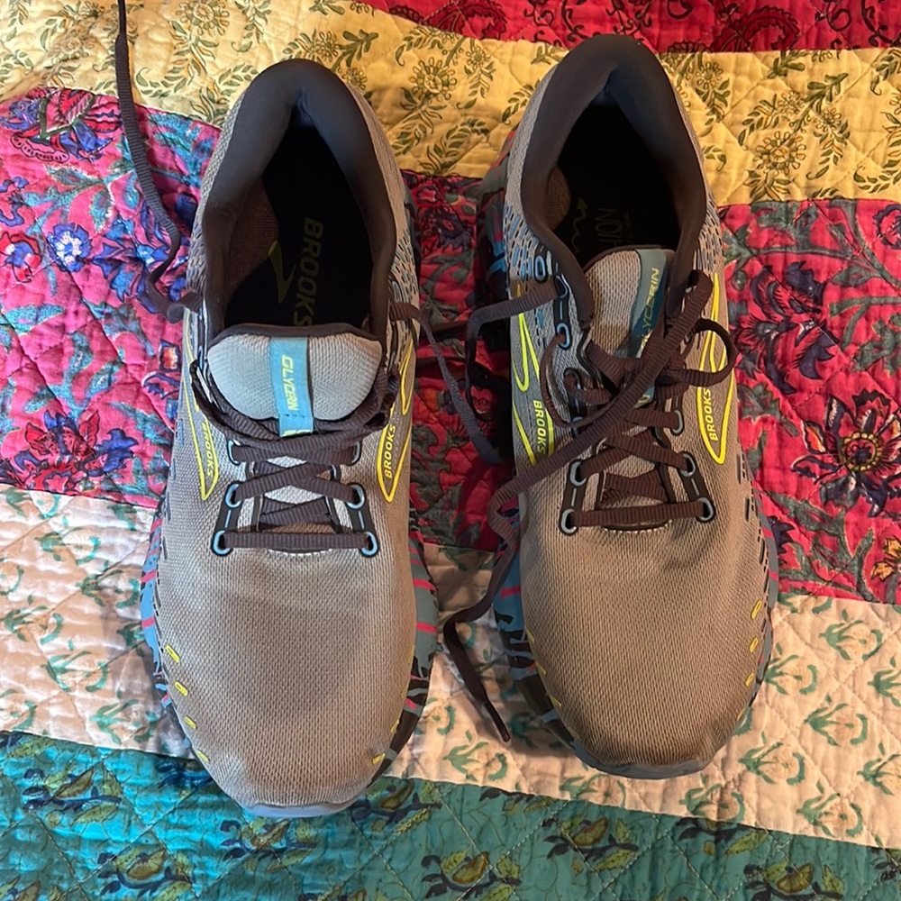 Running shoes